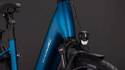 Cube Supreme Hybrid Deluxe Pro 600 electricblue'n'chrome Gr&ouml;&szlig;e: Easy Entry 46 cm Produktbild 5